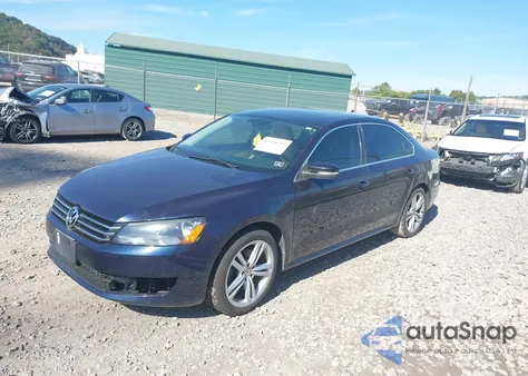 2014 Volkswagen Passat 1.8T Se z USA, uszkodzony, nr VIN 1VWBT7A30EC035240